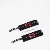 Черные кожаные наручники с красным декором и строчкой - Crazy Handmade - купить с доставкой в Туле