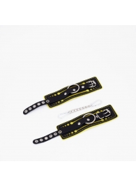 Черно-желтые кожаные наручники с жёлтой строчкой - Crazy Handmade - купить с доставкой в Туле