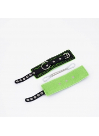 Черно-зеленые кожаные наручники с зеленой строчкой - Crazy Handmade - купить с доставкой в Туле