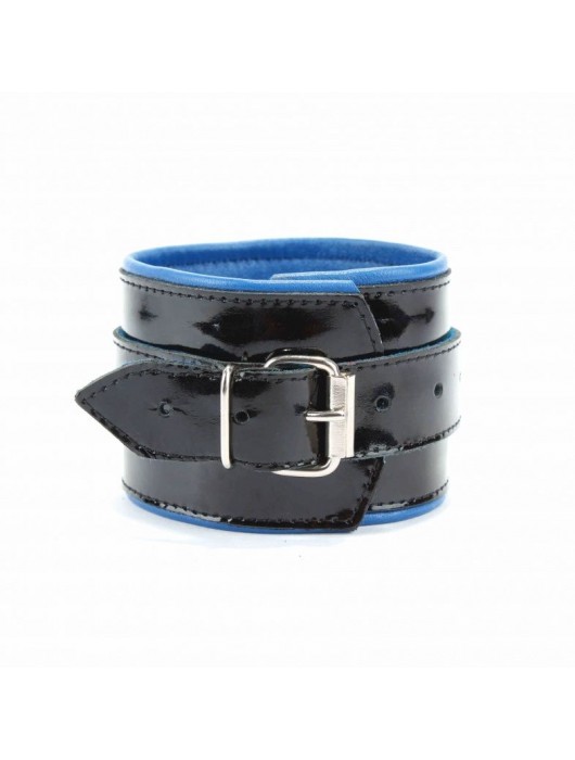 Чёрные лаковые наручники с синим подкладом - БДСМ Арсенал - купить с доставкой в Туле