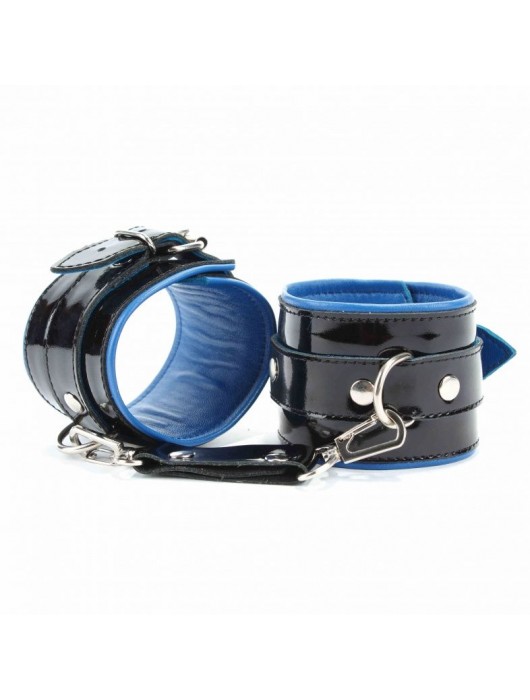 Чёрные лаковые наручники с синим подкладом - БДСМ Арсенал - купить с доставкой в Туле