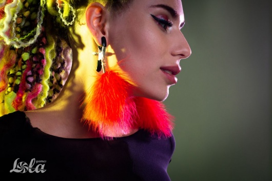 Зажимы на соски с красным пухом Euphoric - Lola Games - купить с доставкой в Туле