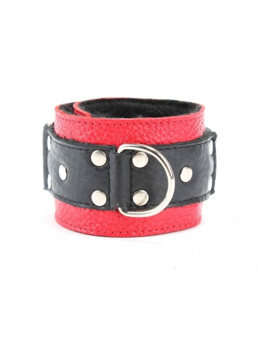 Красно-чёрные кожаные наручники с меховым подкладом - БДСМ Арсенал - купить с доставкой в Туле