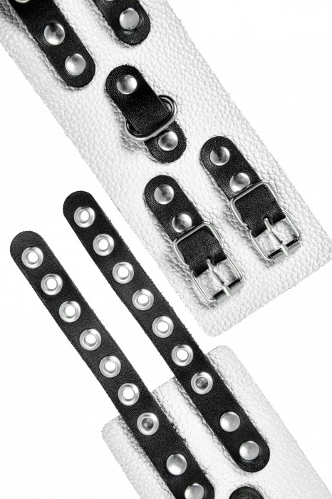 Бело-черные наручники с двумя ремешками и люверсами - Pecado - купить с доставкой в Туле