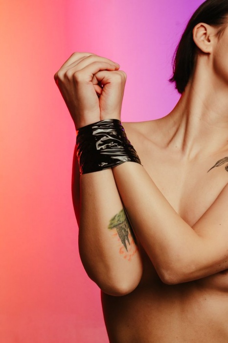 Черная бондажная лента Oxytocin - Lola Games - купить с доставкой в Туле